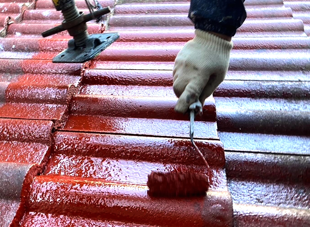 屋根職人施工の様子